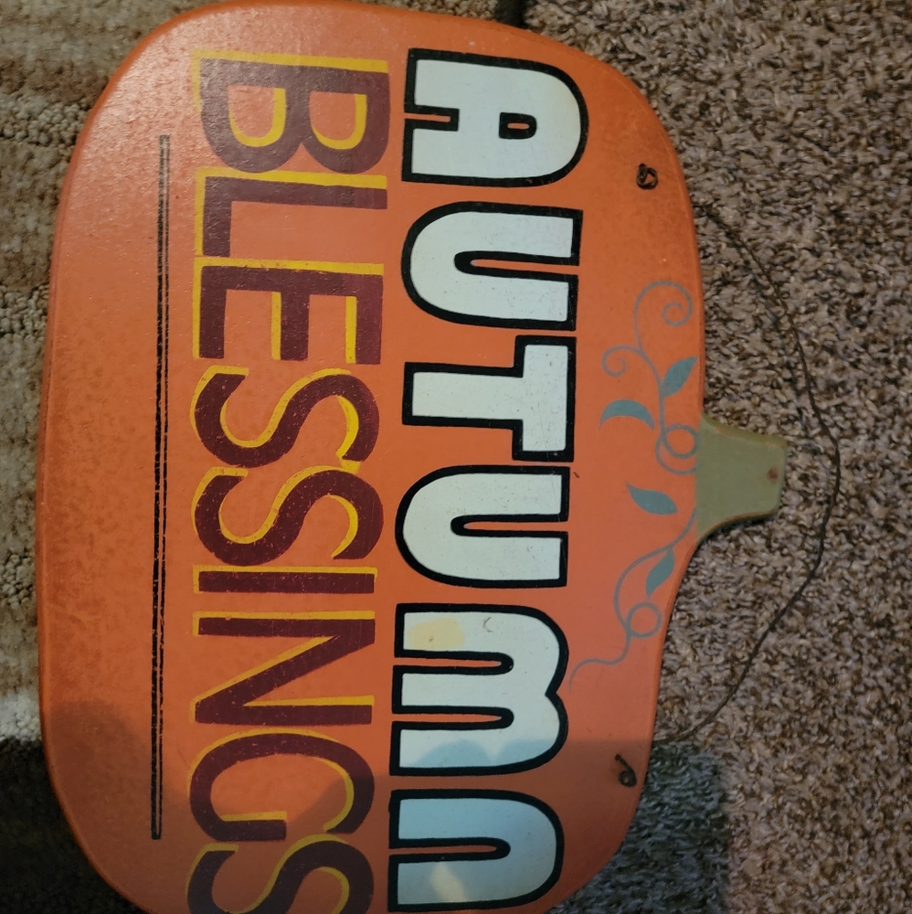 Fall door hanger